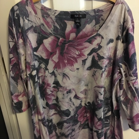 Floral Sweater-like Blouse - Picture 2 of 4